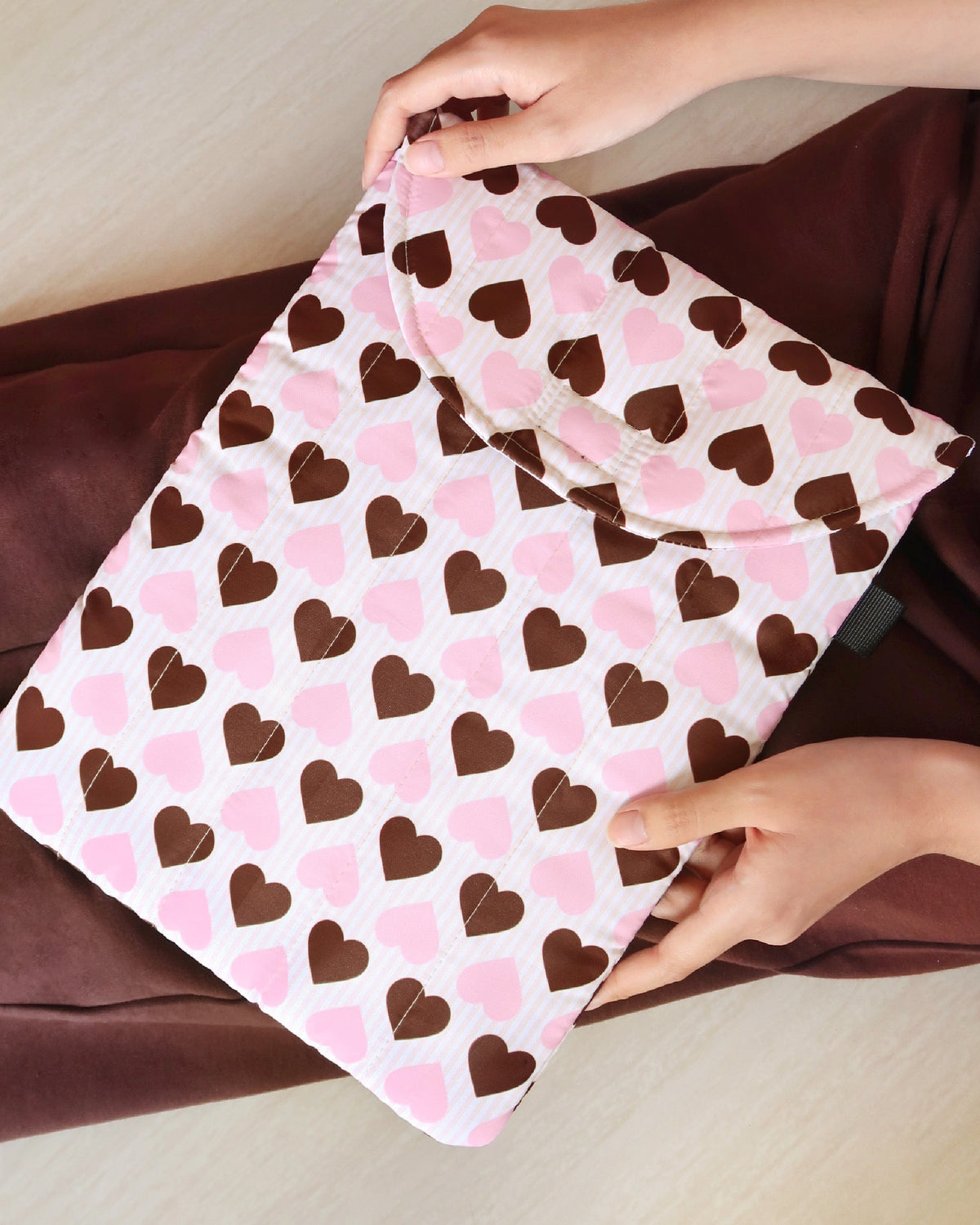 PUFFY LAPTOP SLEEVE - LOVE LATTE